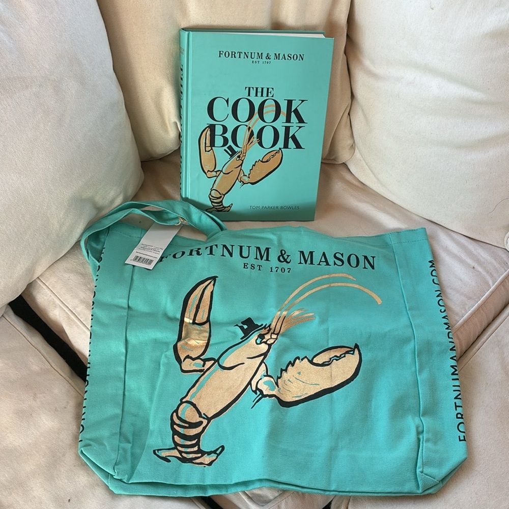 Fortnum & Mason gift set! 🇬🇧 cook book & cotton tote bag w/ gold lobster print